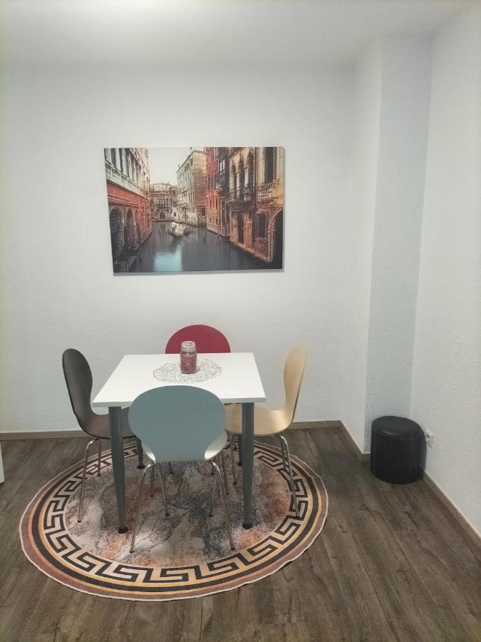 01 Stuttgart Holiday Extérieur photo
