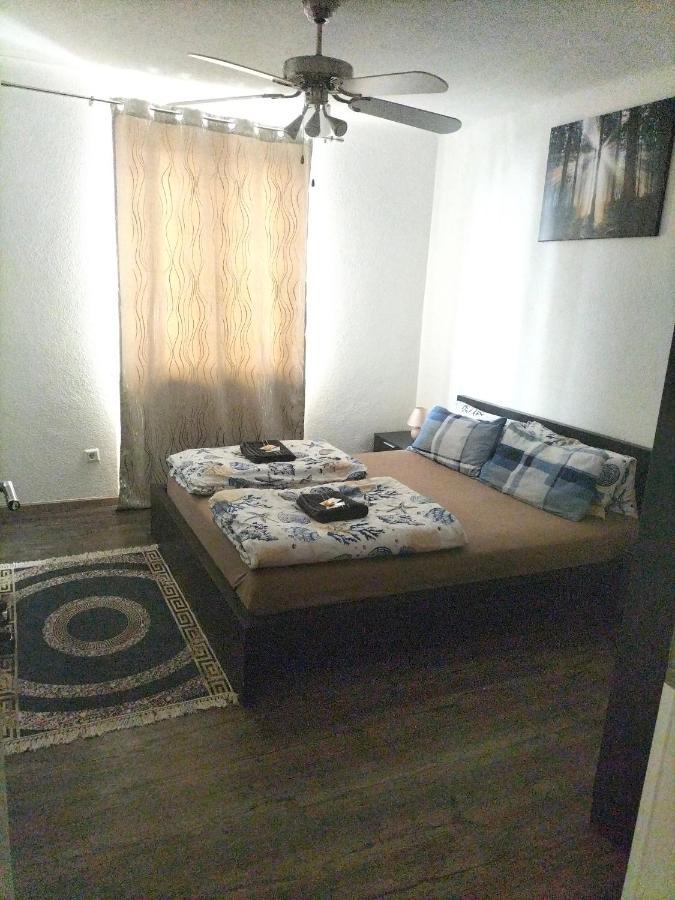 01 Stuttgart Holiday Extérieur photo