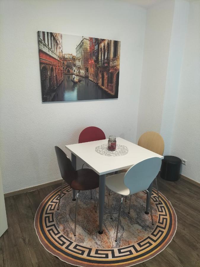 01 Stuttgart Holiday Extérieur photo